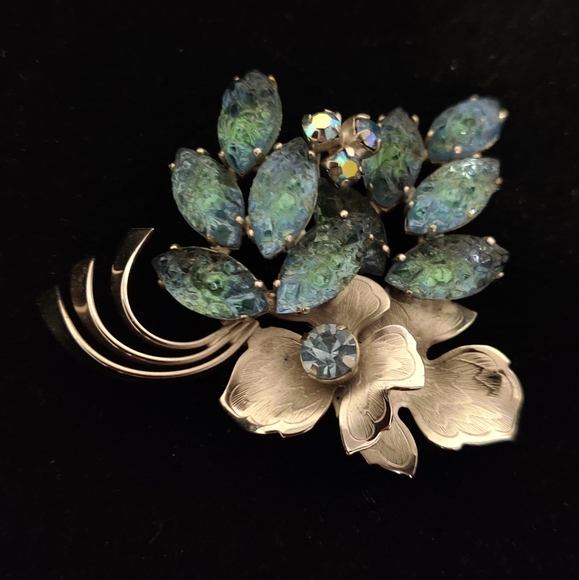 Vintage Iridescent Lava Glass Brooch - Picture 5 of 15